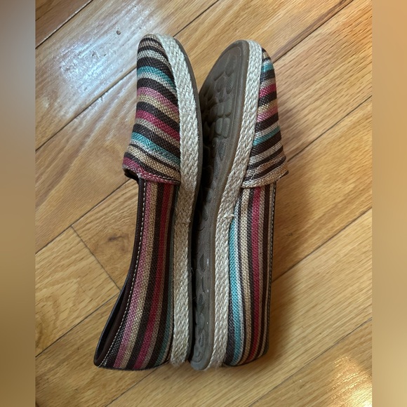 B.O.C. Born Concepts Franki Espadrilles Rainbow Stripe Canvas Shoes Wmn Size 8.5 - Picture 4 of 7